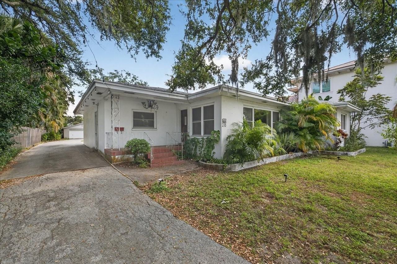 215 Edgewater Dr - Photo 5 of 38
