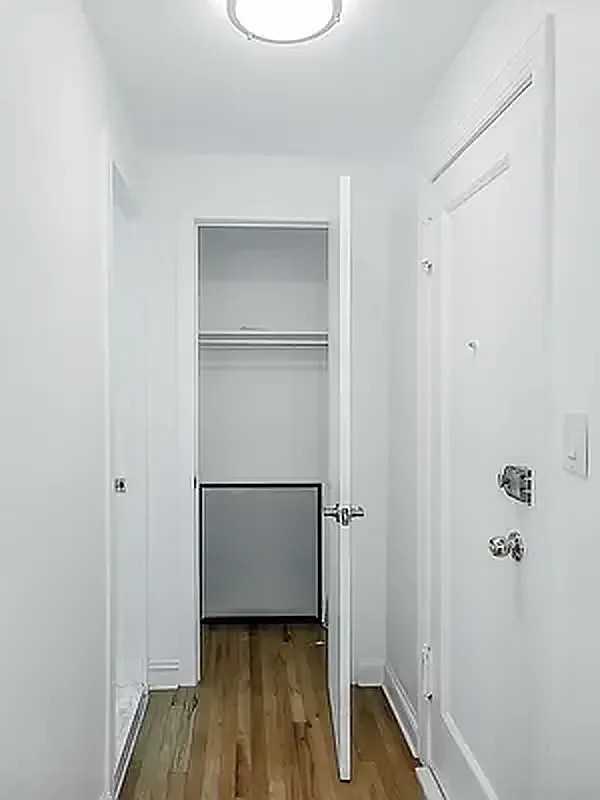2 E 30th St #4A - Photo 3 of 4