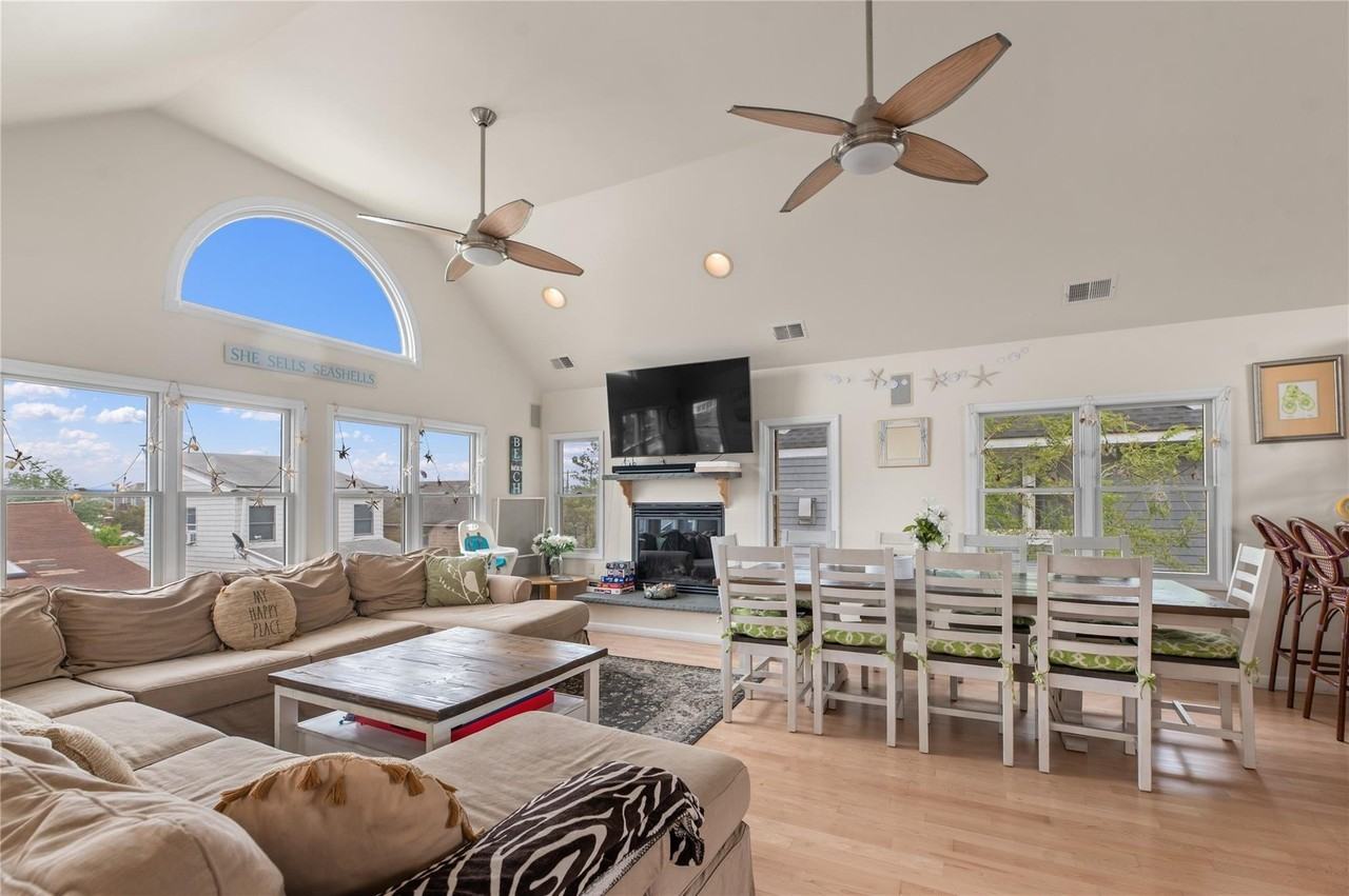 22 Bungalow Walk - Photo 2 of 19