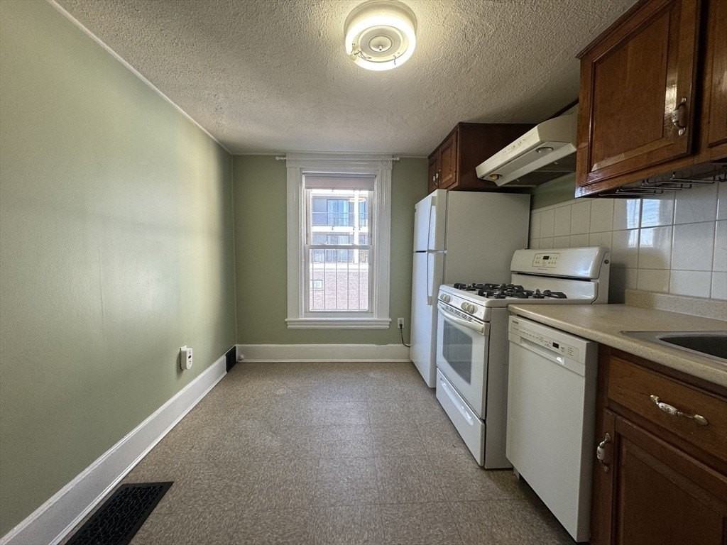 58 Hichborn St #2 - Photo 2 of 14