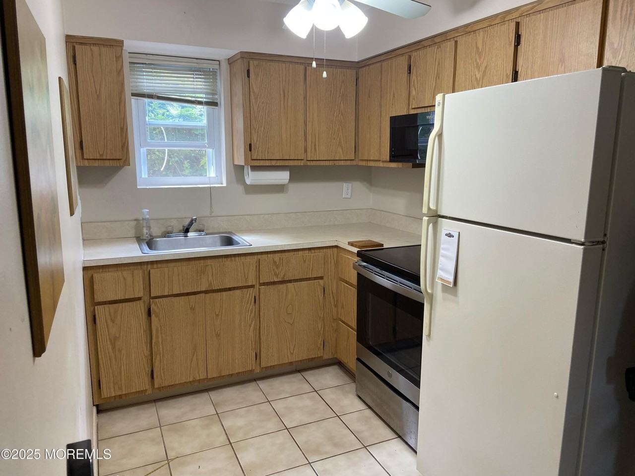 548 Ocean Blvd #8 - Photo 2 of 9