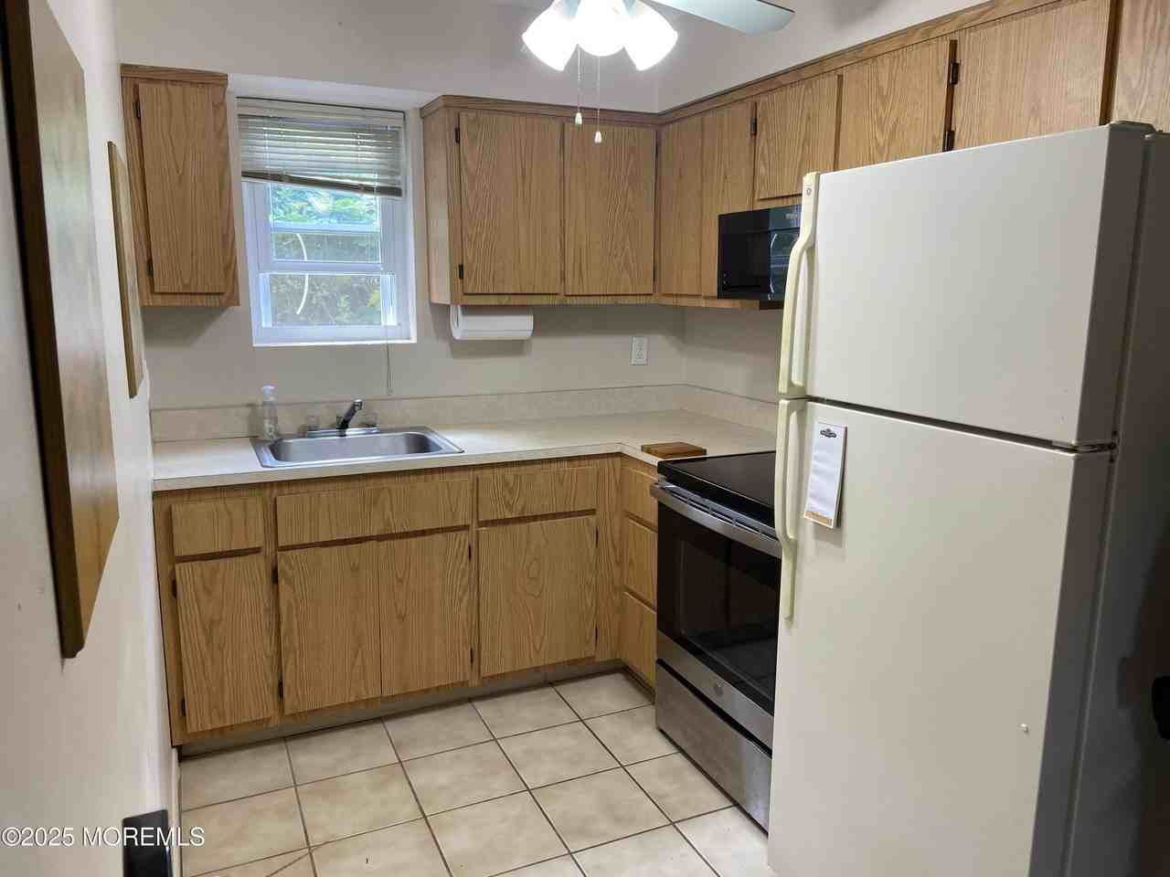 548 Ocean Blvd #8 - Photo 2 of 9