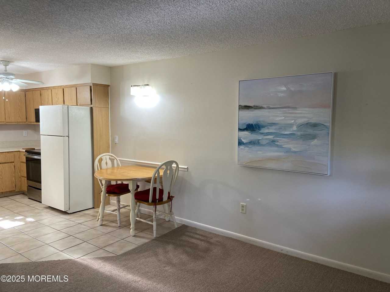 548 Ocean Blvd #8 - Photo 4 of 9
