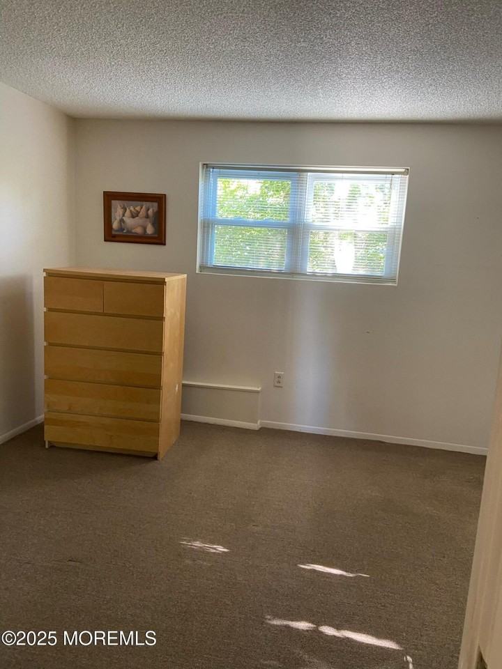 548 Ocean Blvd #8 - Photo 5 of 9