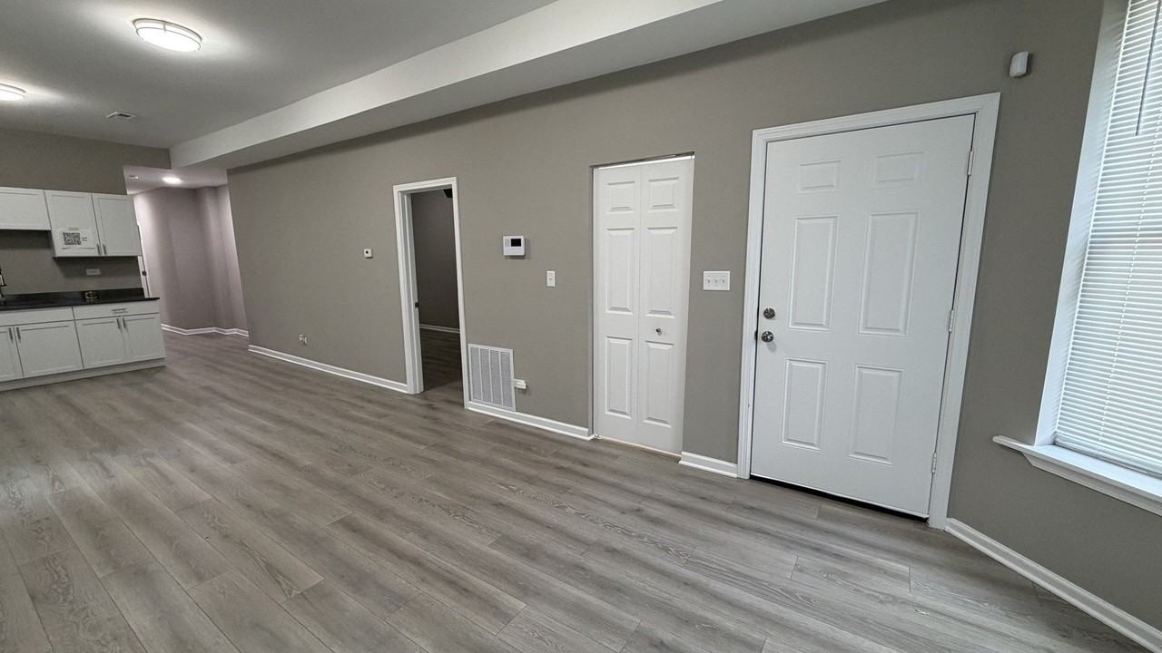 5344 S Aberdeen St #1 - Photo 4 of 17