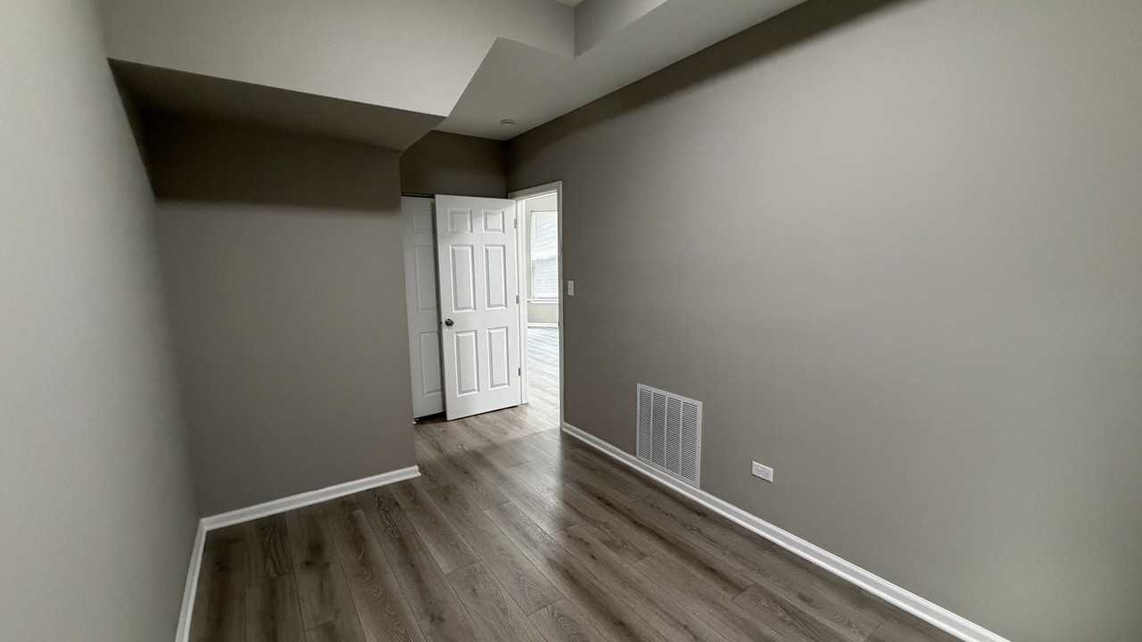 5344 S Aberdeen St #1 - Photo 6 of 17