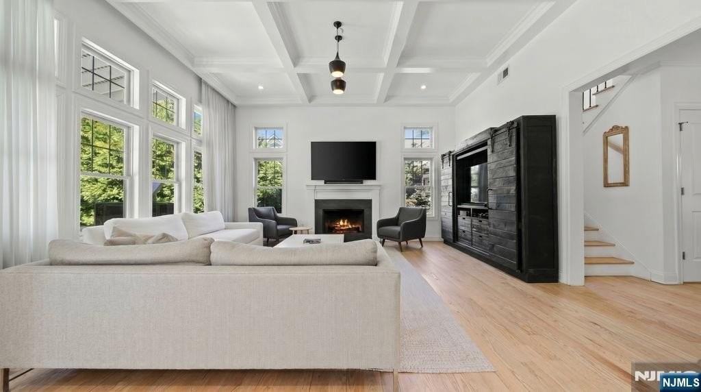 191 Jefferson Ave - Photo 6 of 49