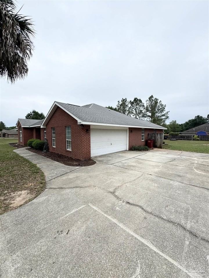 9909 S Trace Rd - Photo 2 of 41