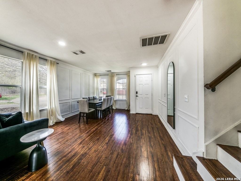 6606 Crestwood Ct - Photo 2 of 12