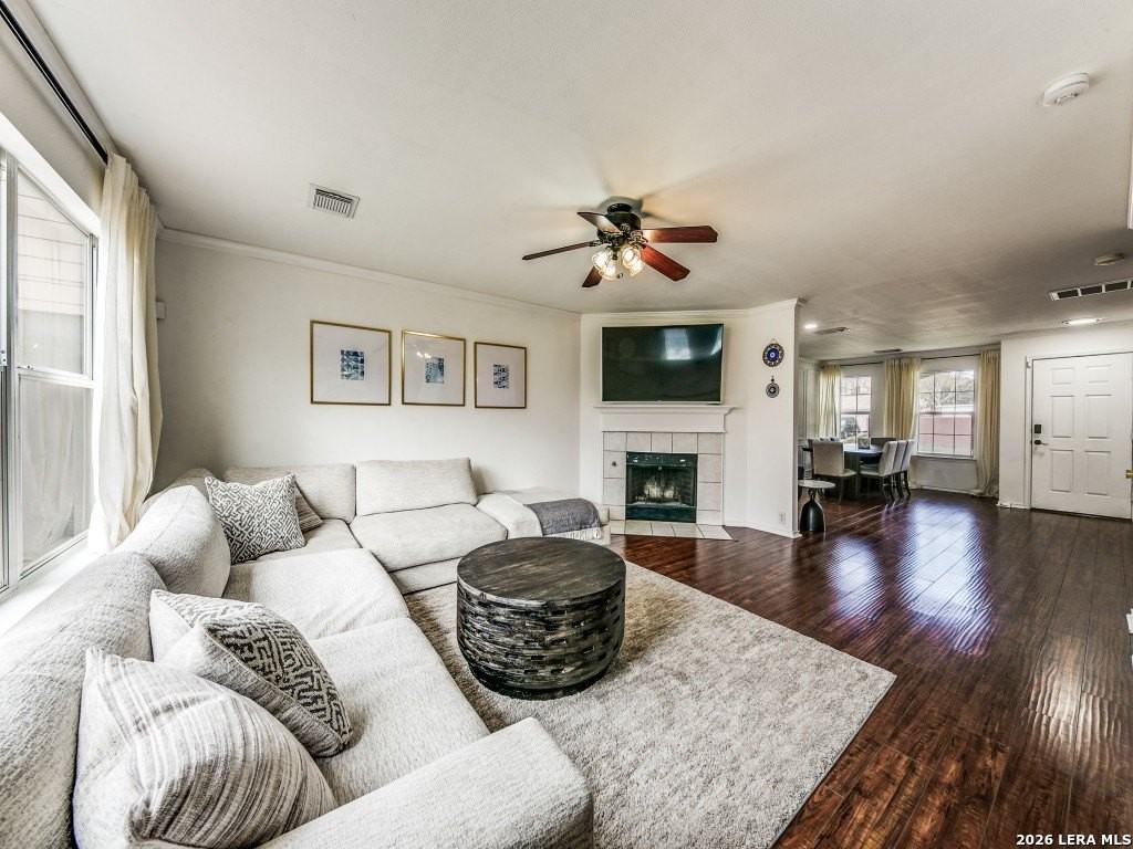 6606 Crestwood Ct - Photo 4 of 12