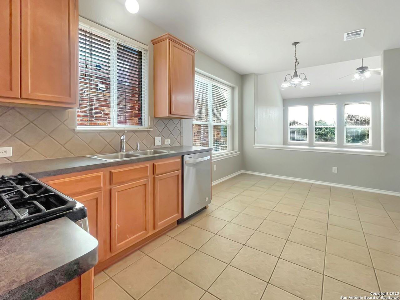 3638 Bennington Way - Photo 3 of 24