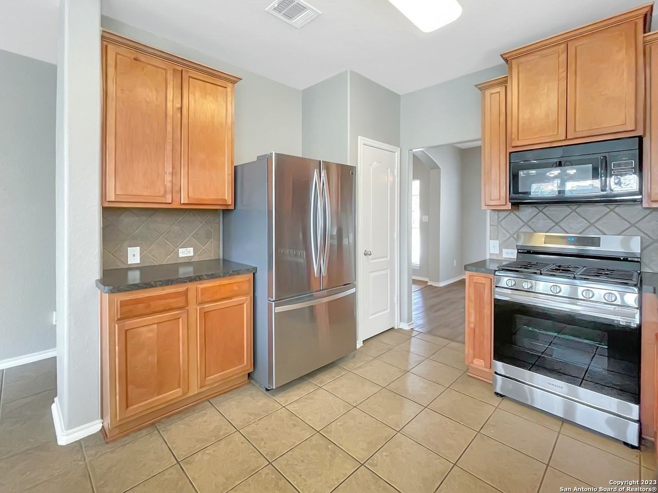 3638 Bennington Way - Photo 5 of 24