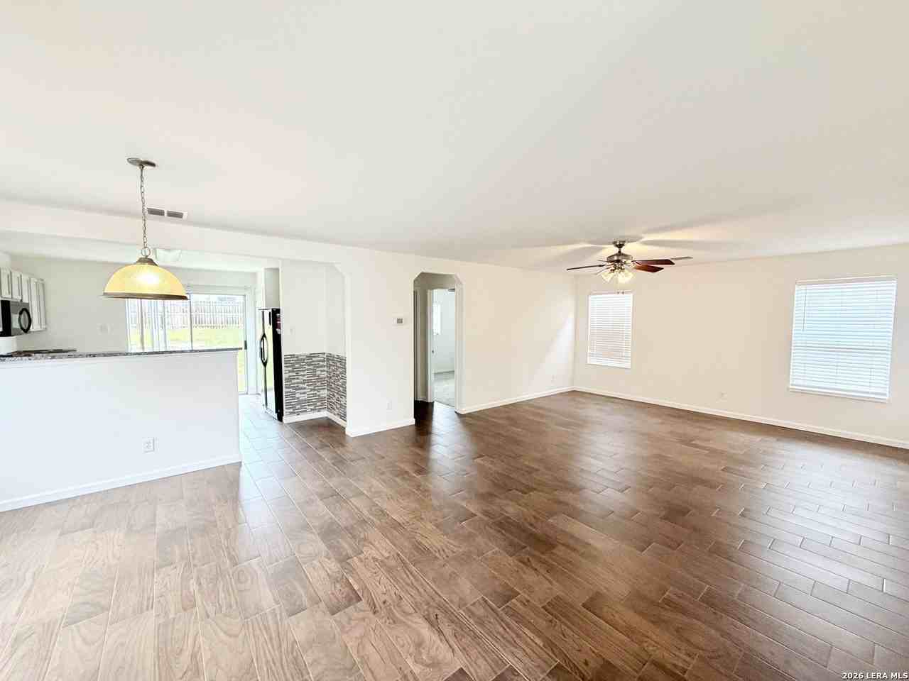 3507 Alamo Grns - Photo 4 of 30