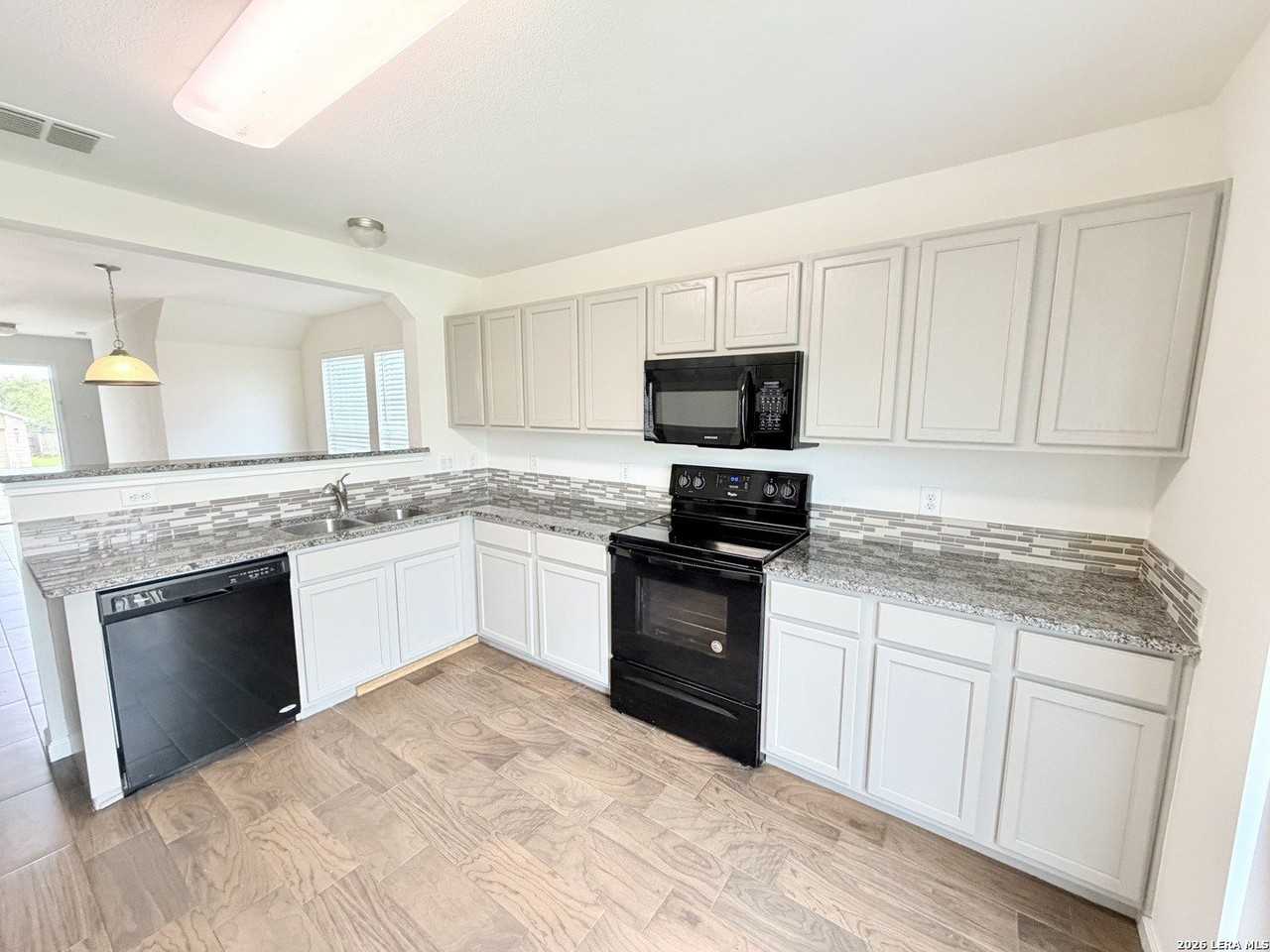 3507 Alamo Grns - Photo 7 of 30