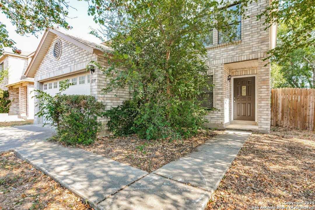 1210 Crossing Oaks - Photo 2 of 23