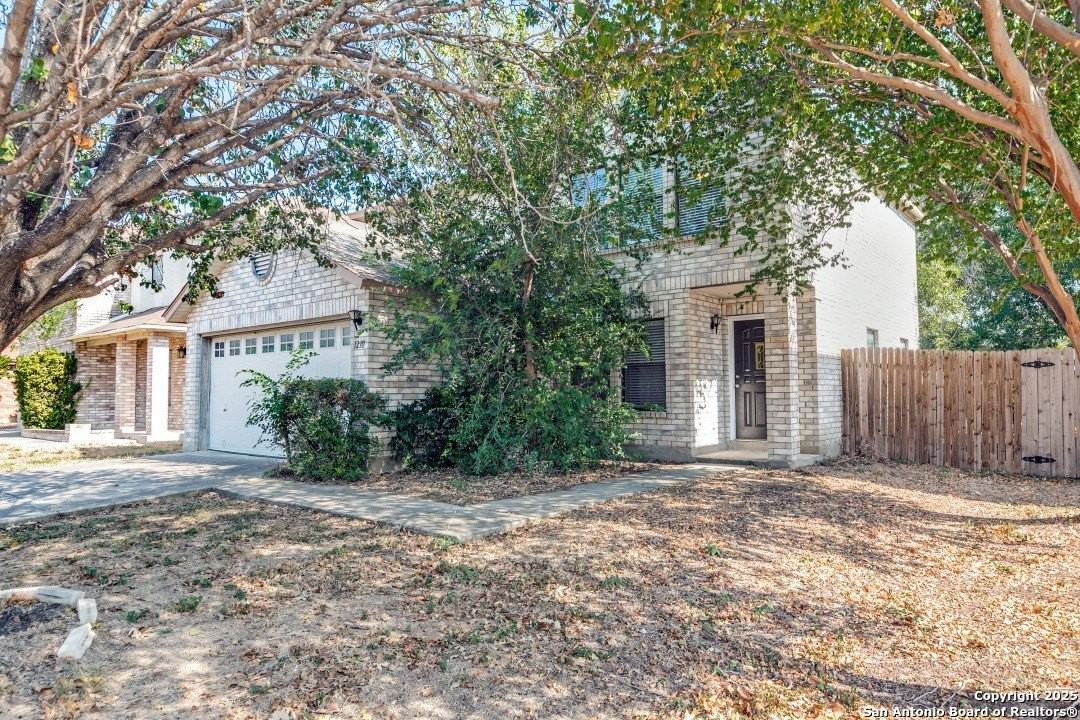 1210 Crossing Oaks - Photo 3 of 23