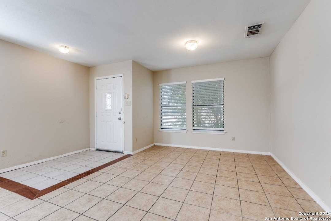 1210 Crossing Oaks - Photo 5 of 23