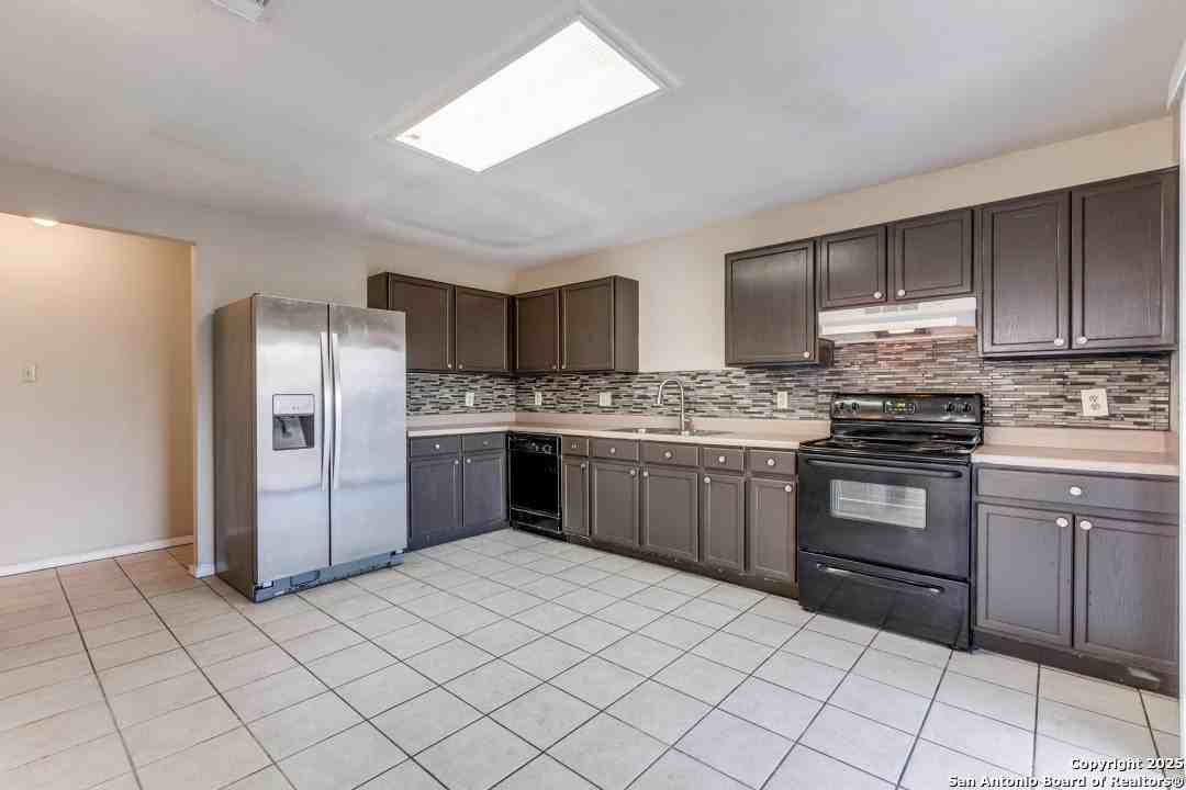 1210 Crossing Oaks - Photo 7 of 23
