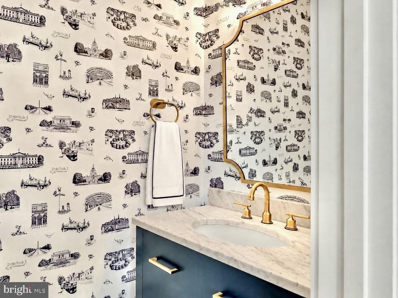 1612 Isherwood St Ne #4 - Photo 4 of 13