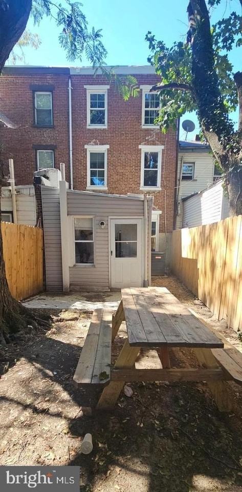 1029 Lancaster Ave - Photo 5 of 5