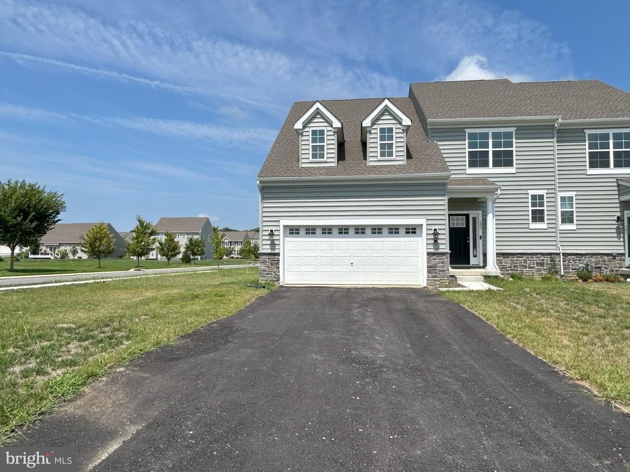 601 Gordon House Way - Photo 2 of 13