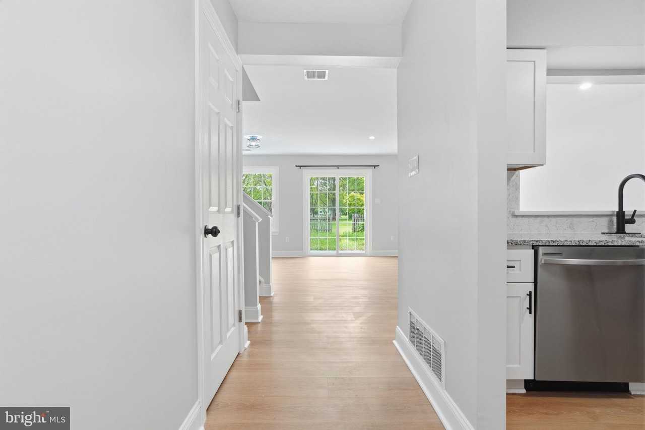 104 Wigton Cir - Photo 4 of 25