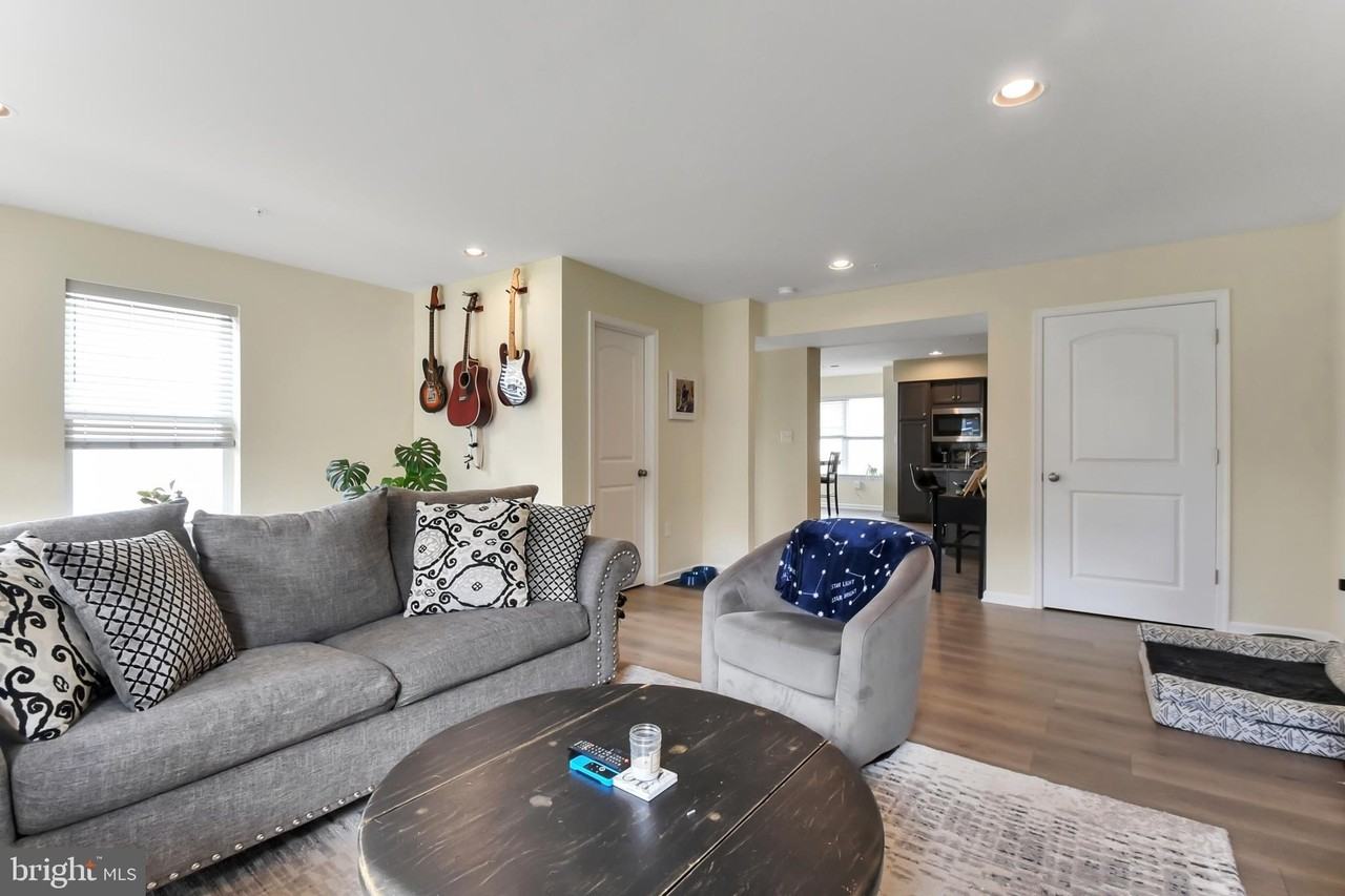 121 High Pointe Dr #38 - Photo 6 of 38