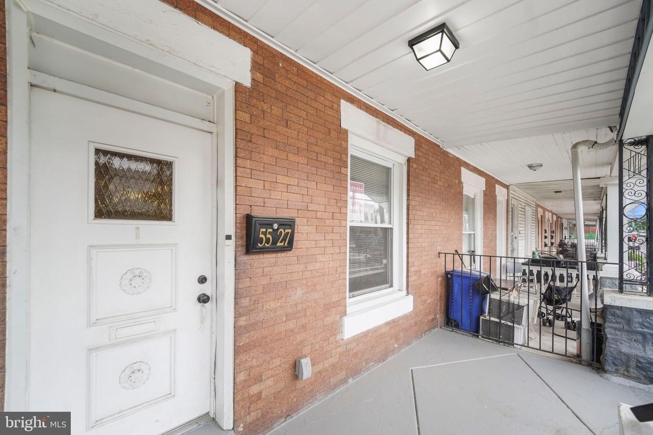 5527 Catharine St - Photo 2 of 20