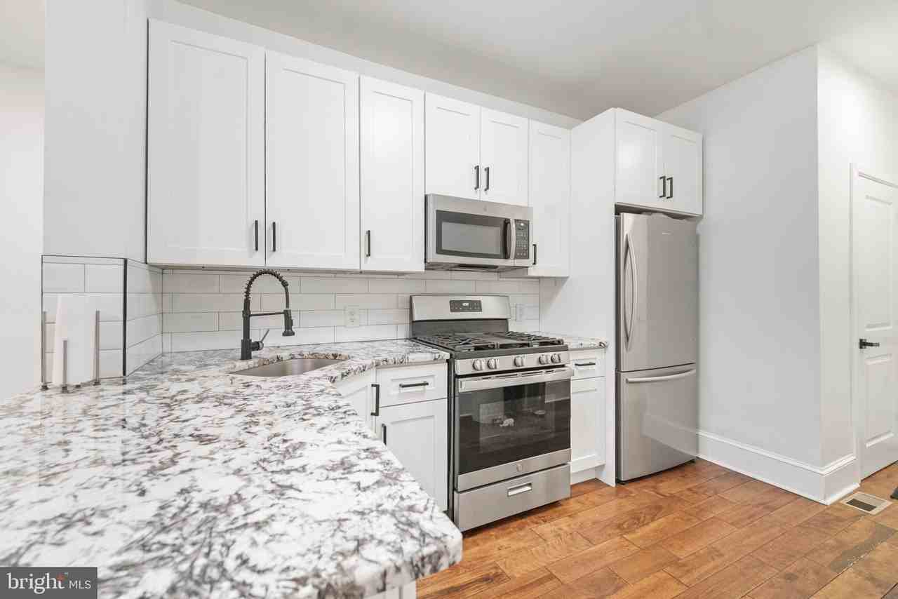 5527 Catharine St - Photo 7 of 20