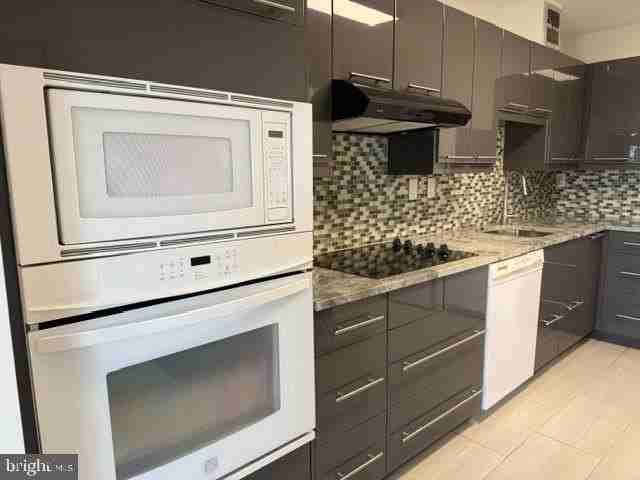 309 Yoakum Pkwy #1806 - Photo 2 of 41