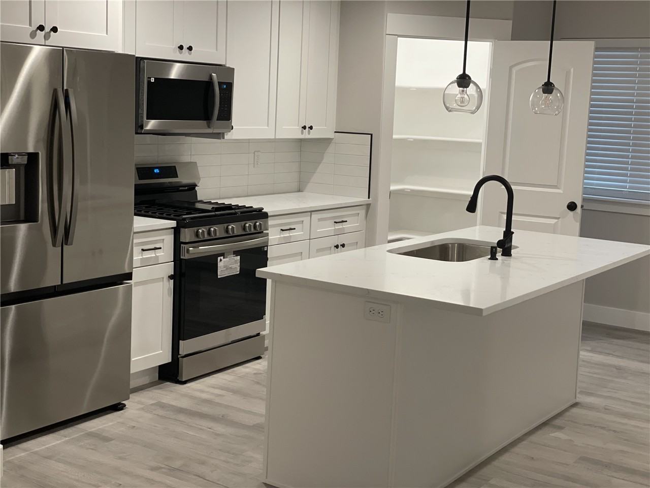 112 E Snowy Egret Ave - Photo 4 of 16
