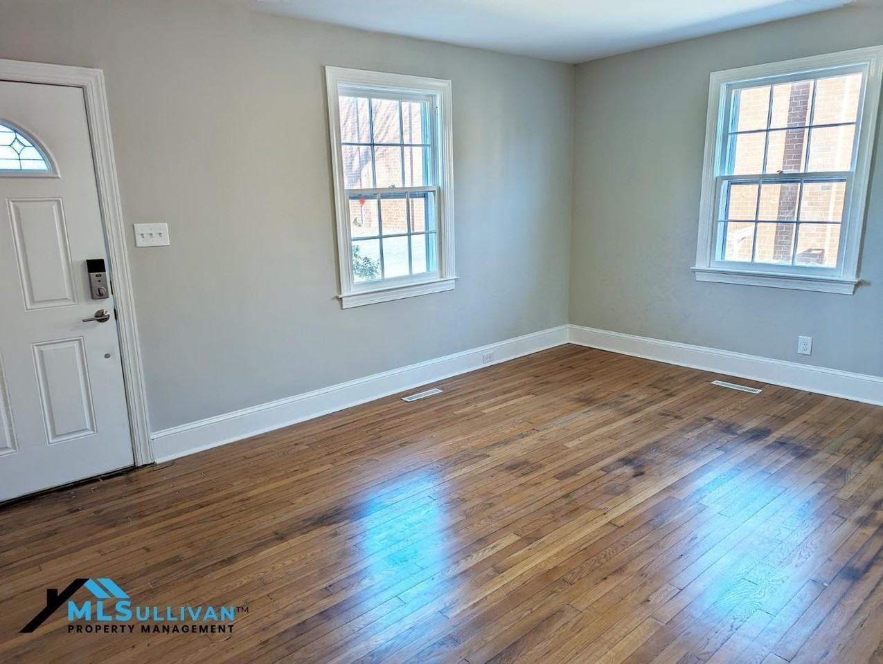 2414 Albany St - Photo 3 of 13