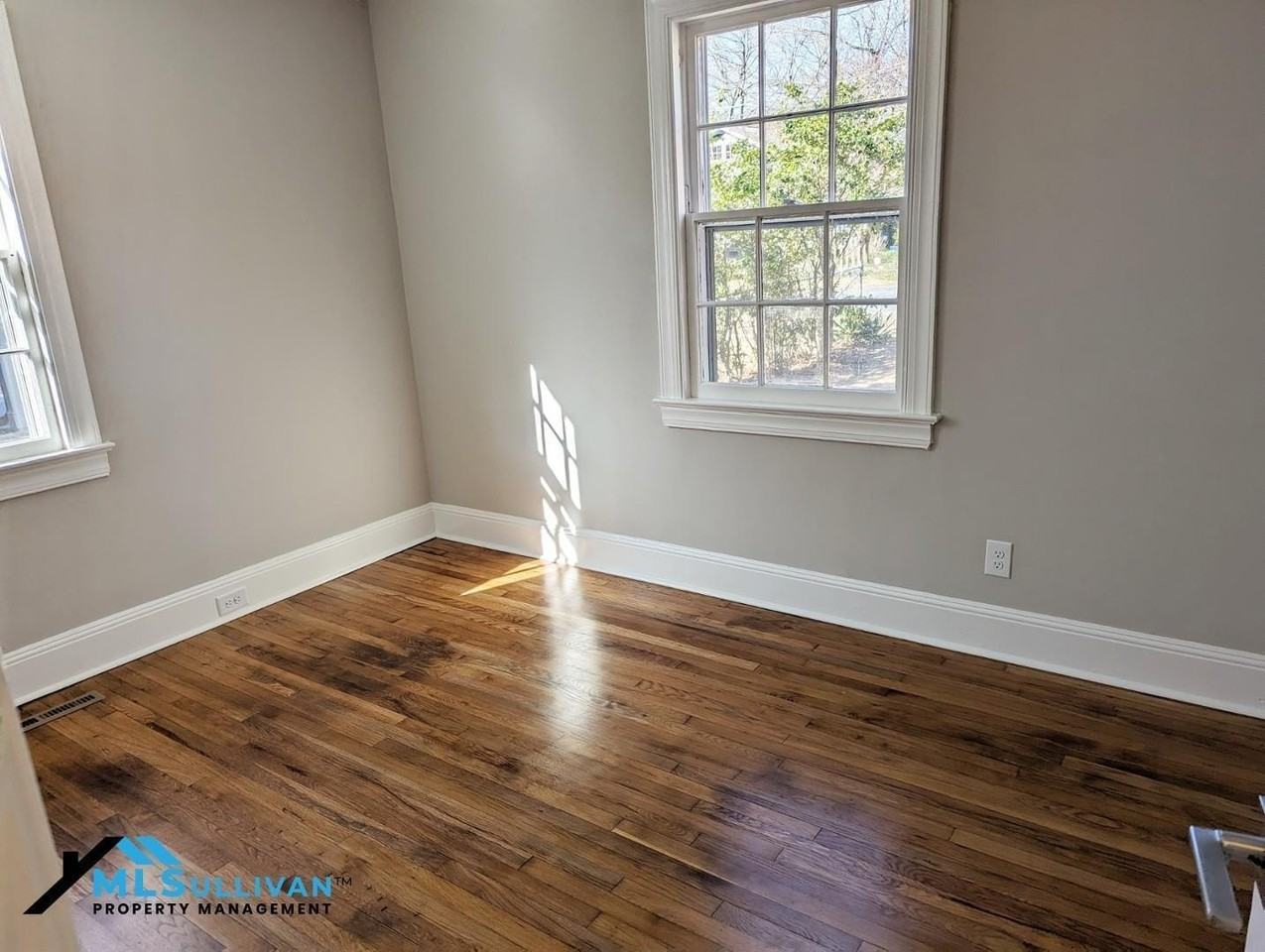 2414 Albany St - Photo 6 of 13