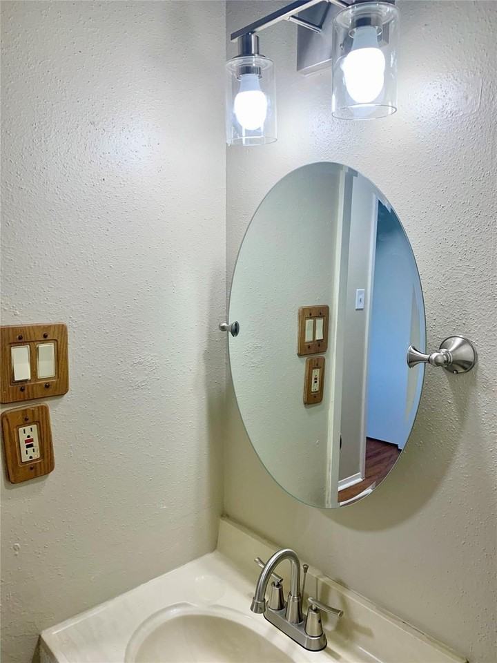 801 E Stadium Ct - Photo 6 of 9