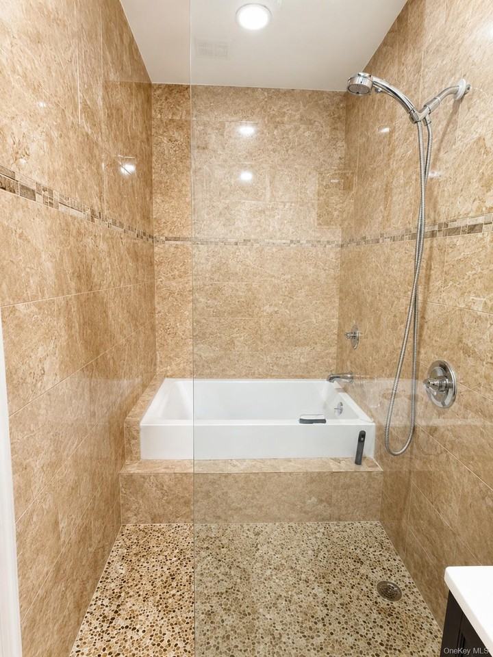 206 Hoyt St - Photo 3 of 7