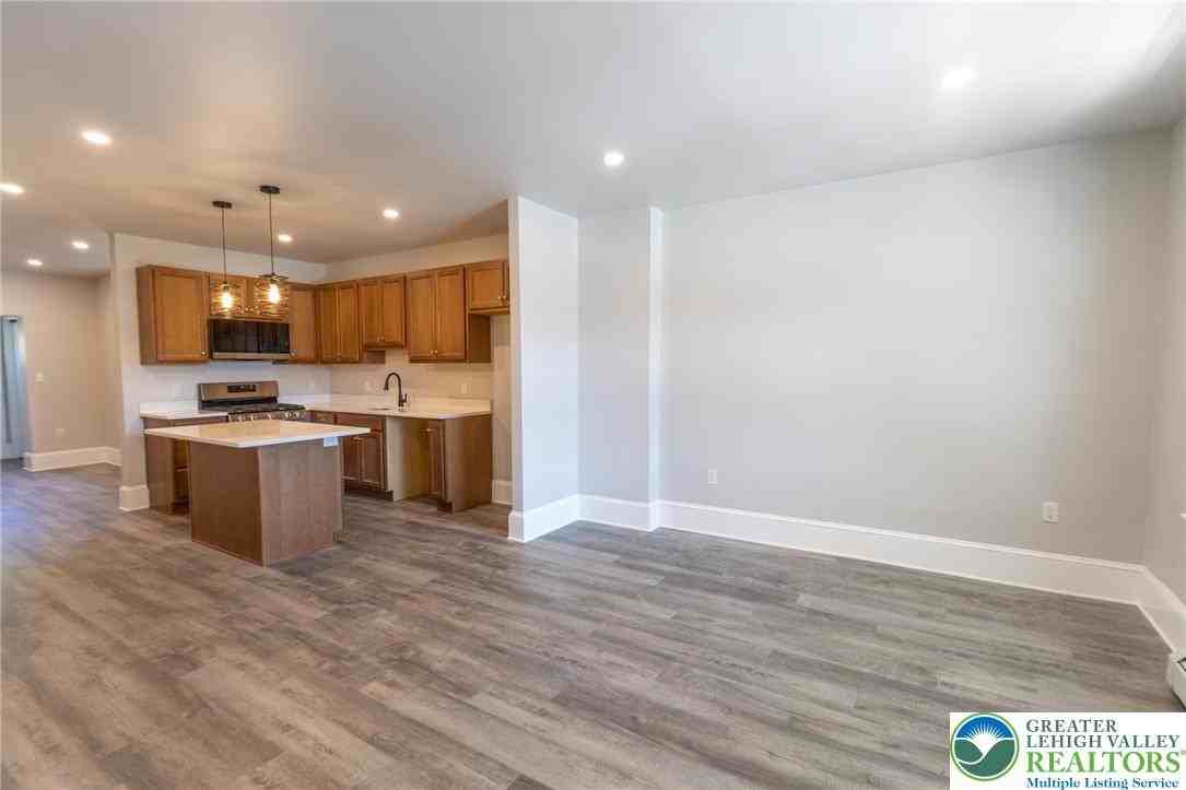 715 Hamilton Ave - Photo 4 of 14