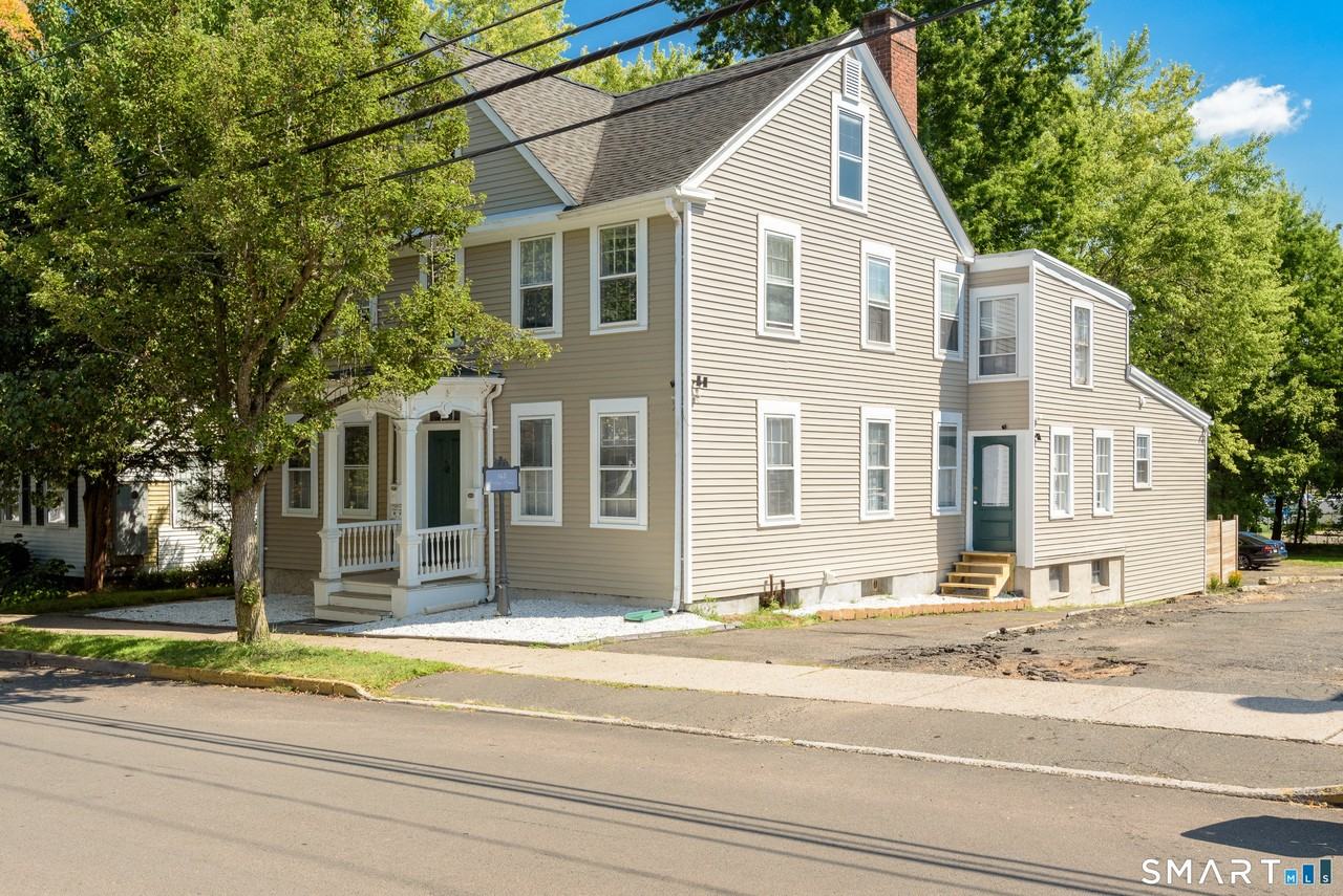 163 College St - Photo 2 of 18