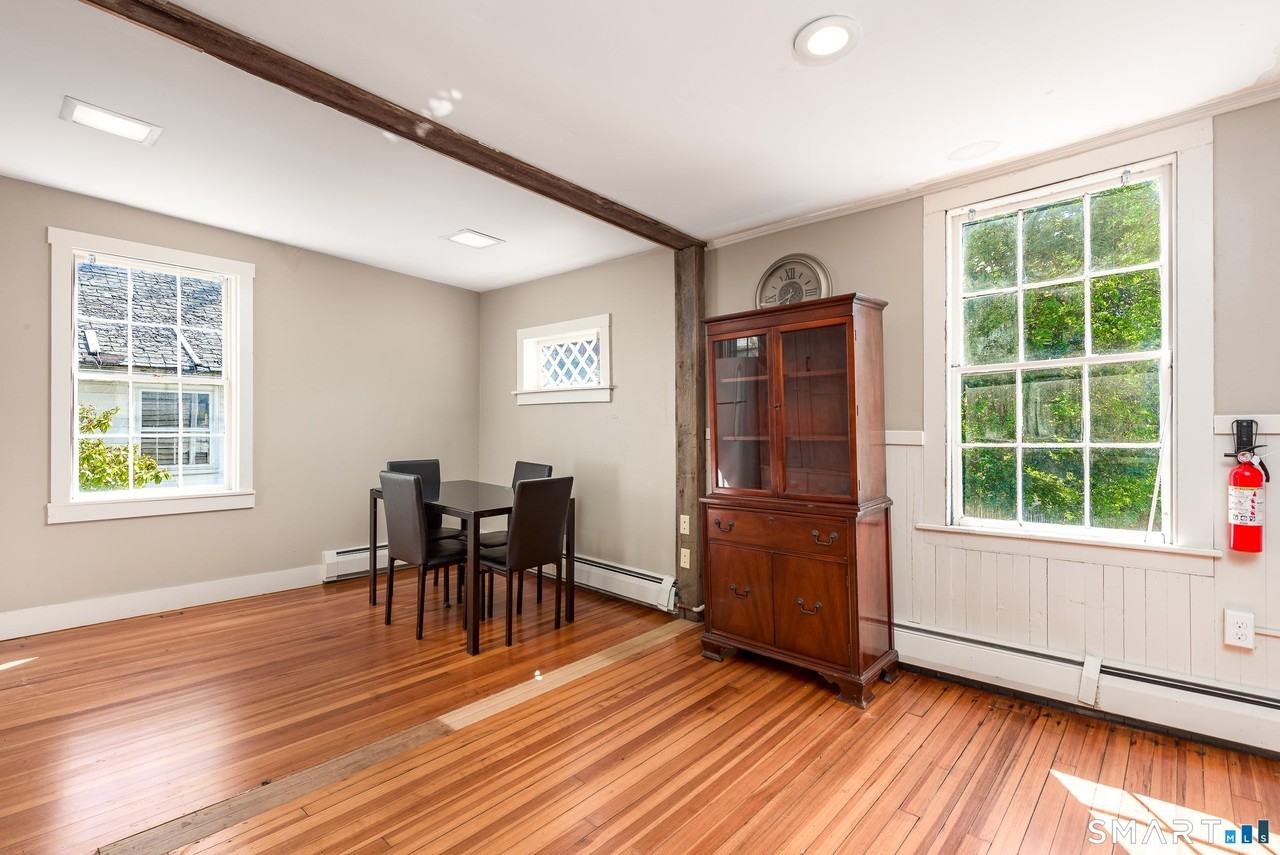 163 College St - Photo 5 of 18