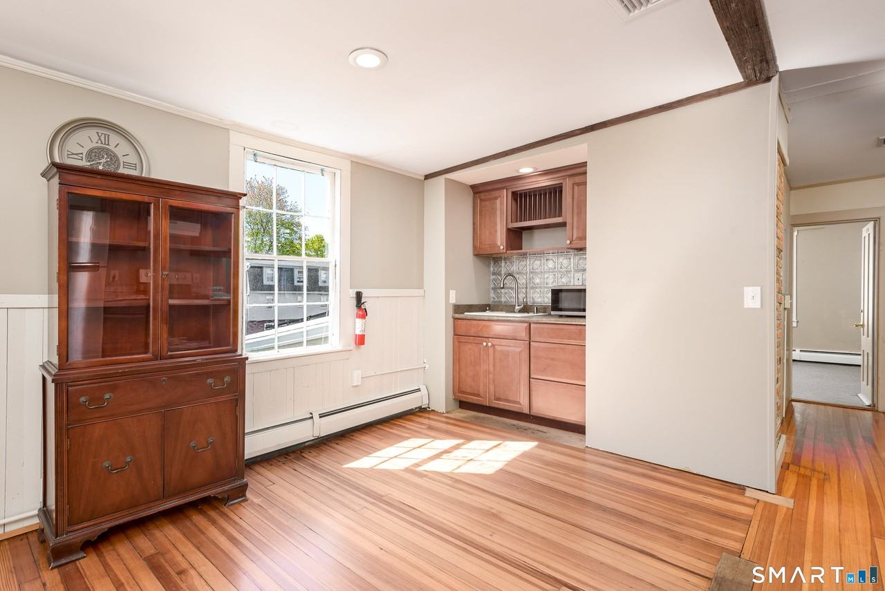 163 College St - Photo 6 of 18