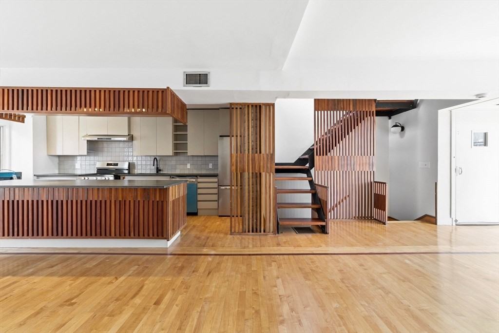298 Columbus Ave - Photo 5 of 26