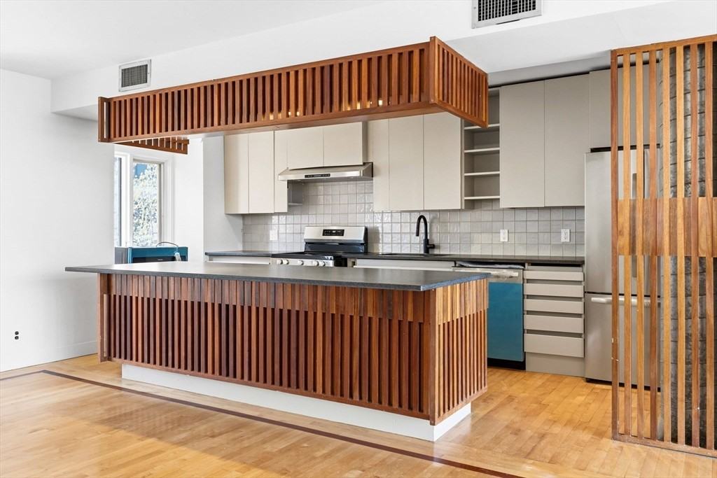 298 Columbus Ave - Photo 6 of 26