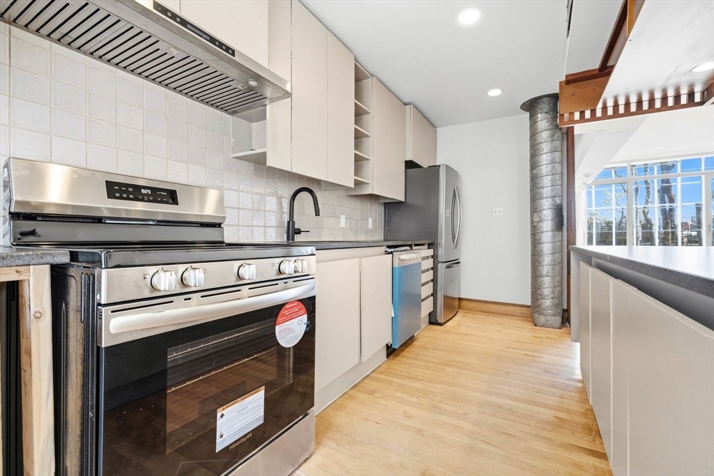298 Columbus Ave - Photo 7 of 26