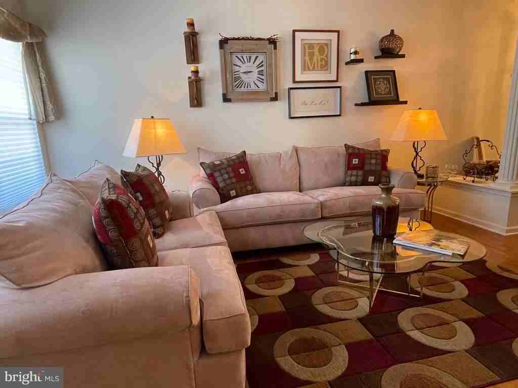 404 Fairview Way - Photo 5 of 27