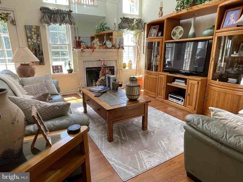 404 Fairview Way - Photo 7 of 27