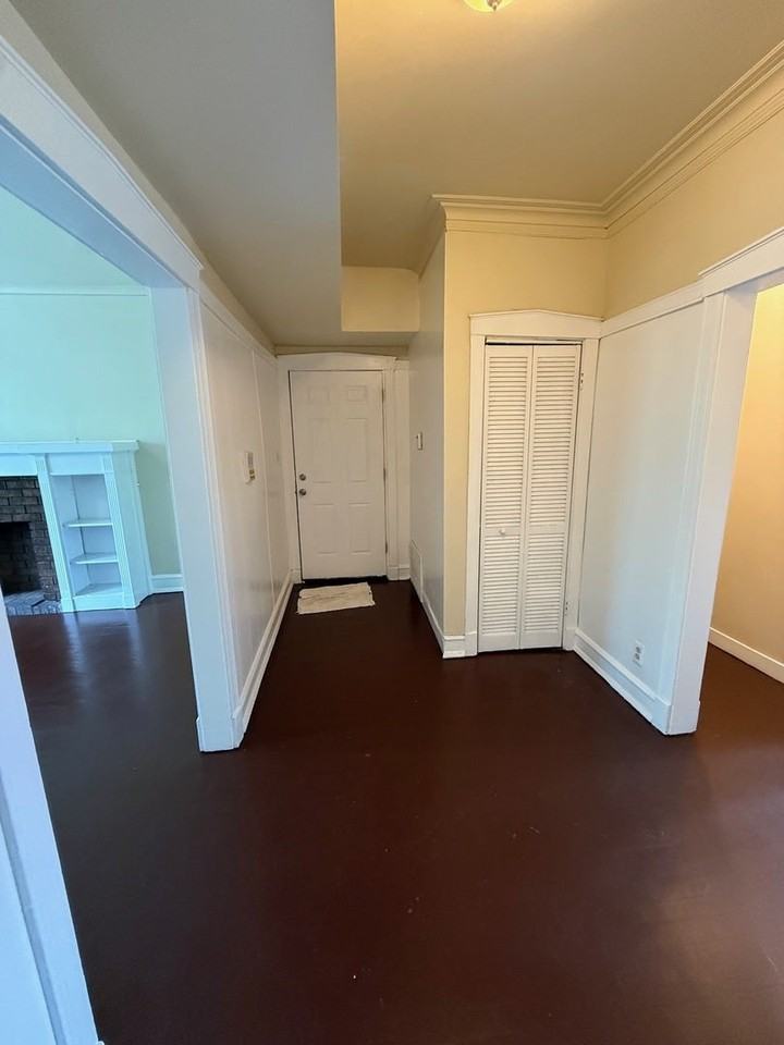 715 W 57th St - Photo 6 of 12