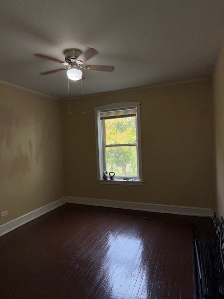 715 W 57th St ##2 - Photo 3 of 12