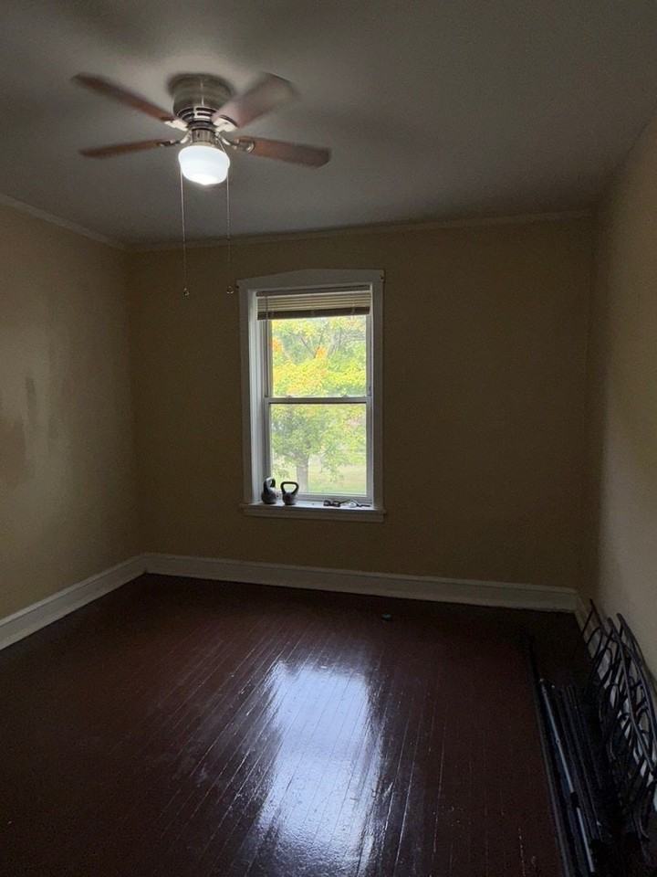 715 W 57th St ##2 - Photo 4 of 12