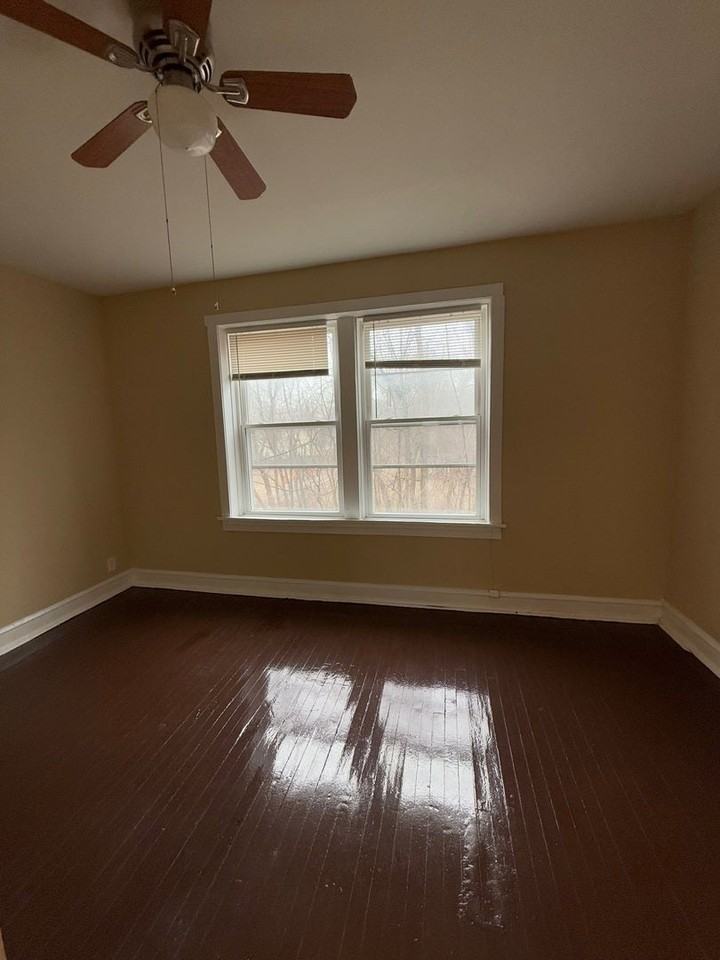 715 W 57th St ##2 - Photo 5 of 12