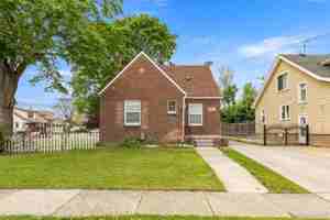 featured image of 1178 Fort Park Blvd