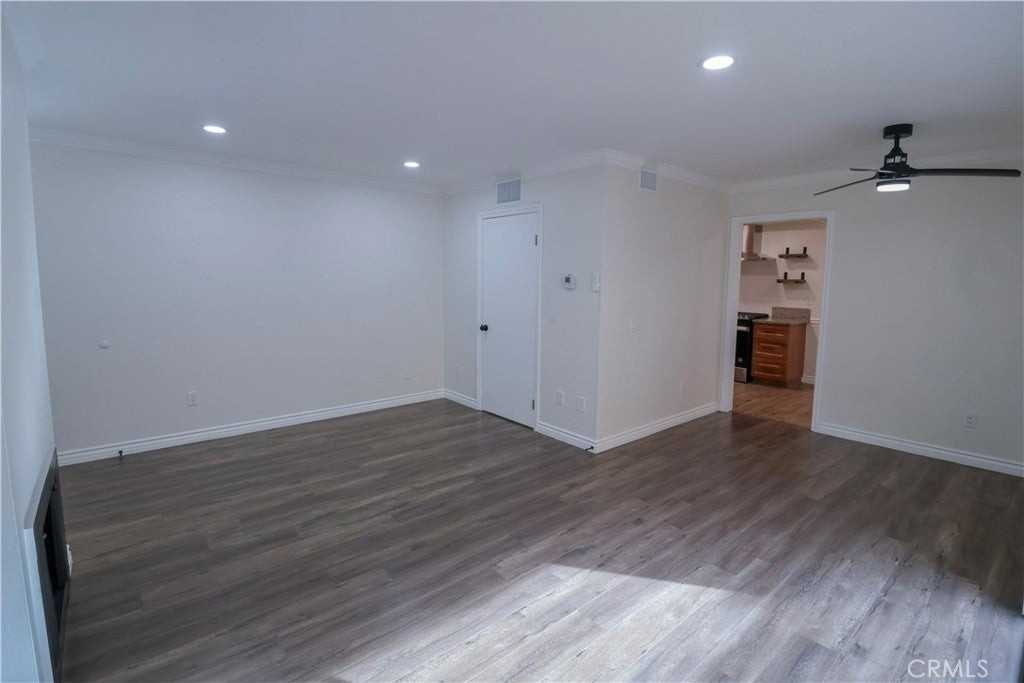 13540 Hubbard St - Photo 3 of 21